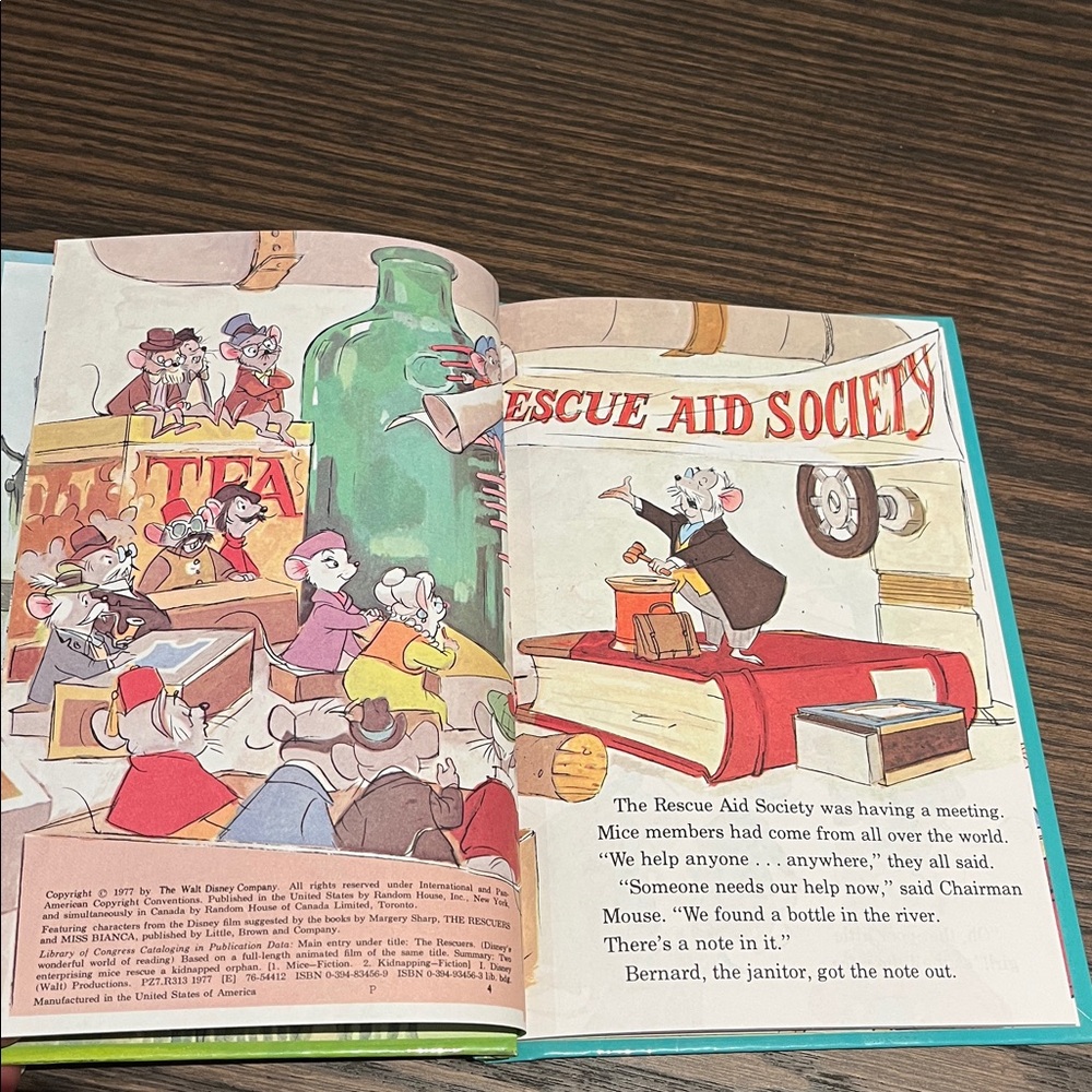 Disney's The Rescuers Vintage Hardcover Book - Picture 3 of 4